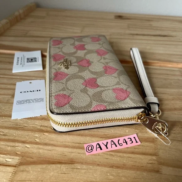 Coach Wallet🎈🎈 - Picture 3 of 9